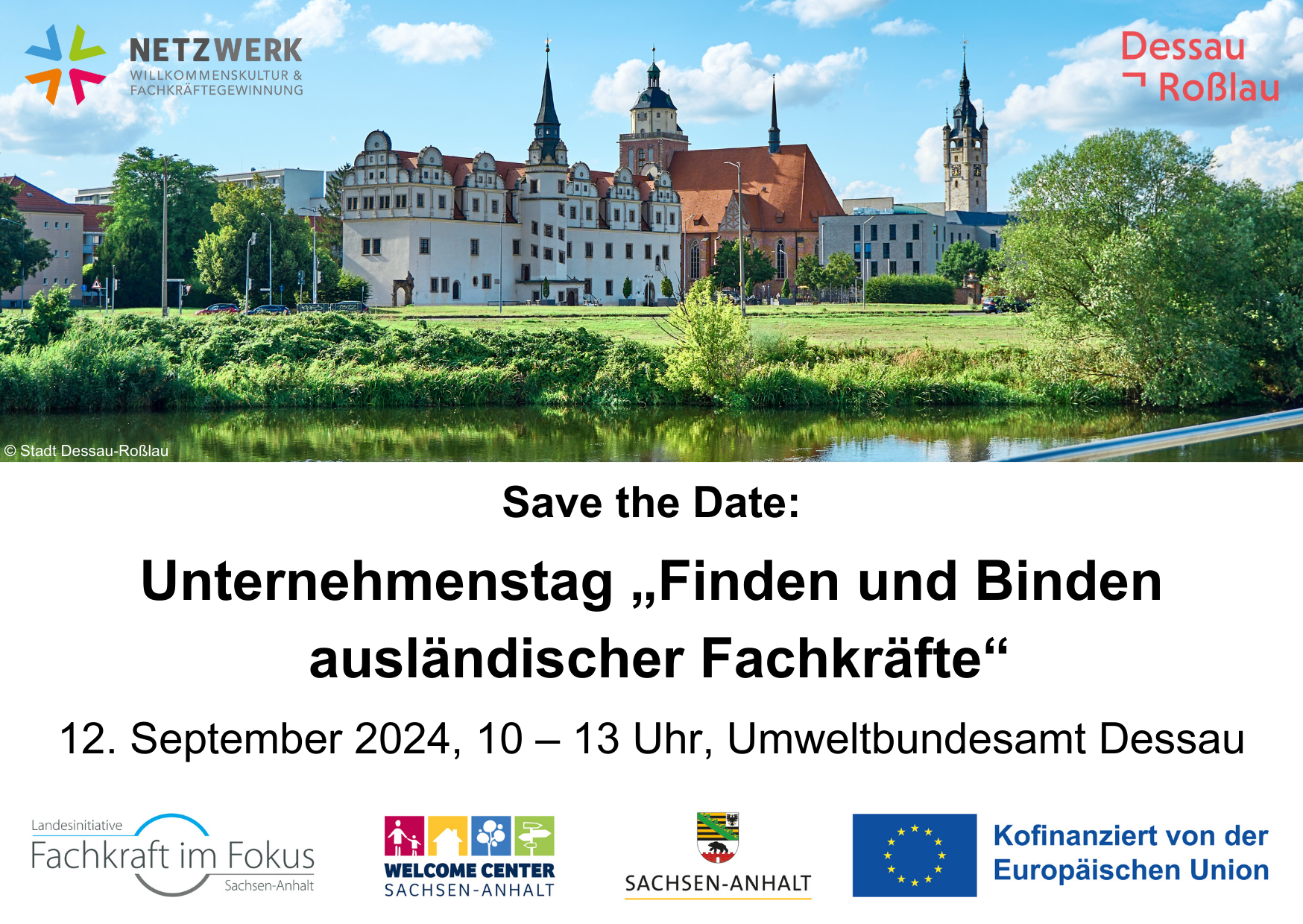 Postkarte mit einer Stadtansicht von Dessau-Roßlau und dem Text "Save the Date: Unternehmenstag 'Finden und Binden ausländischer Fachkräfte', 12. September 2024, 10 - 13 Uhr, Umweltbundesamt Dessau" sowie den Logos der Veranstalter